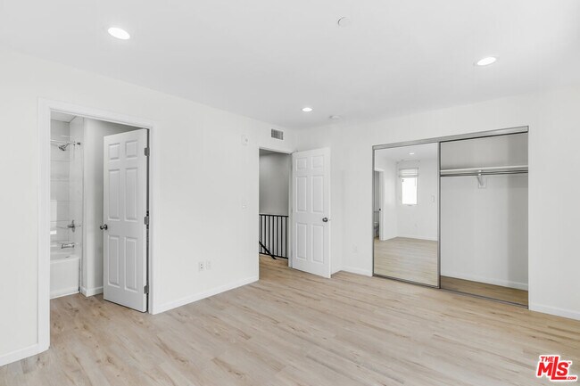 Building Photo - 1409 N Hobart Blvd