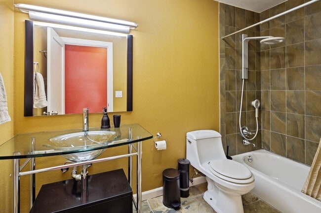 Building Photo - 617 N Street