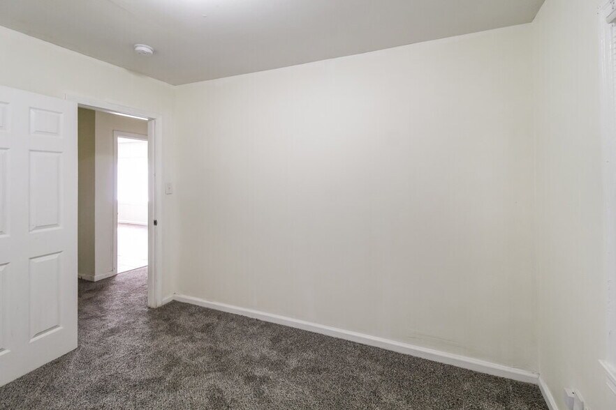 Building Photo - 1111 Burbank Cir