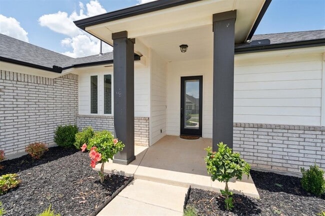 Building Photo - 15908 Buffalo Dr