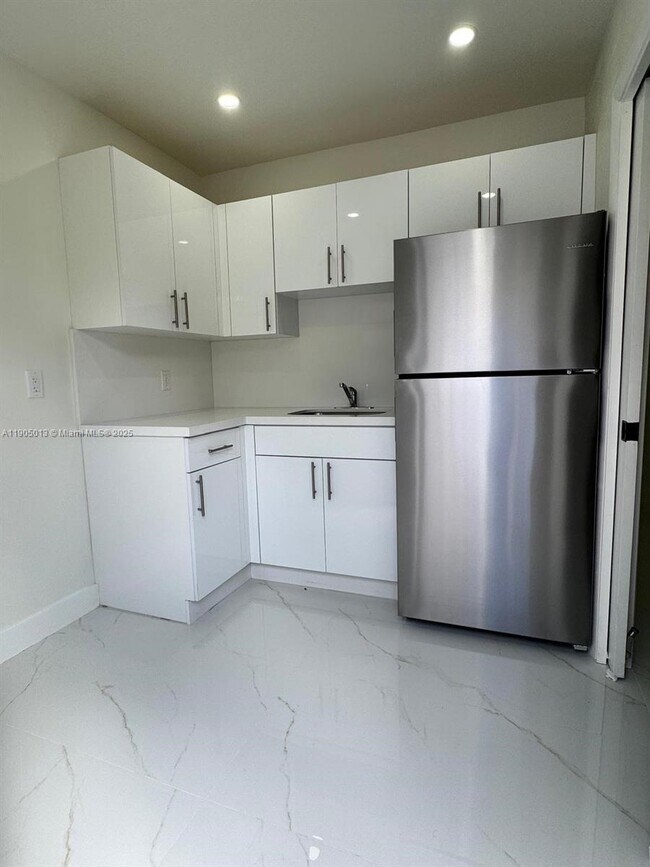 Building Photo - 9815 SW 21st St