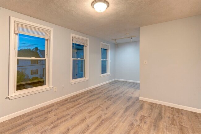Building Photo - 46 Wyllis Ave