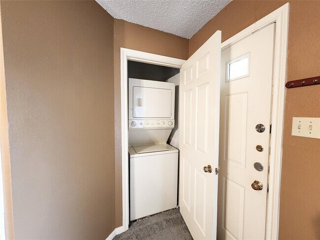 Building Photo - 1311 Antoine Dr