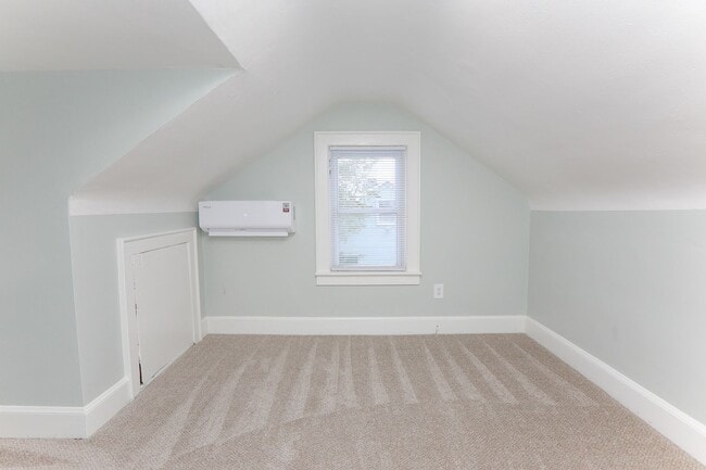 Building Photo - Charming Bungalow