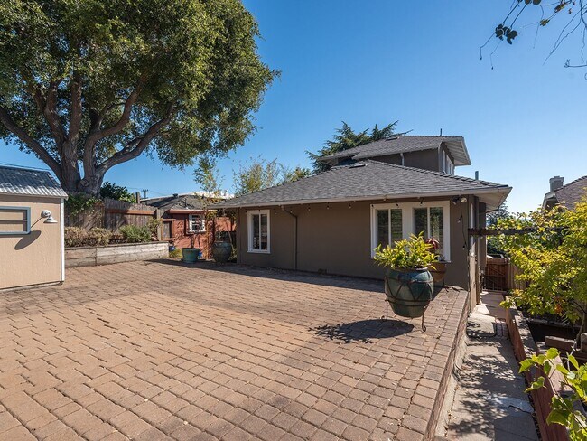 Building Photo - Updated single family home