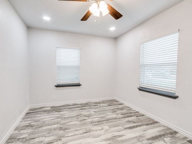 Building Photo - Freshly Renovated | 3 Bed | 2 Bath | Large...