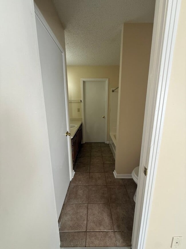 Building Photo - Affordable Townhome with Free Rent