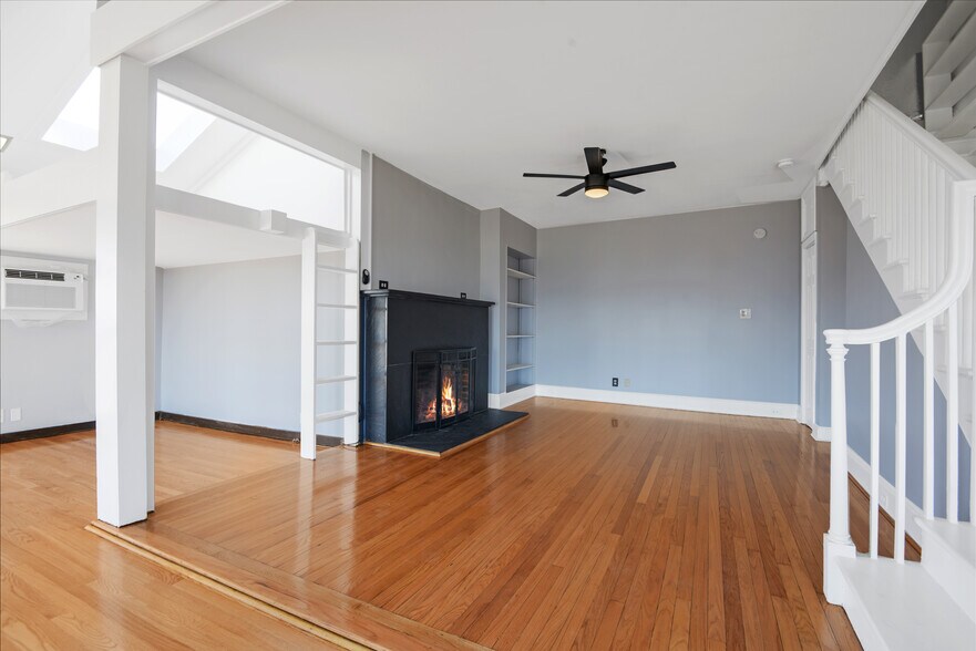 working wood burning fireiplace - 1301 Rogers Rd