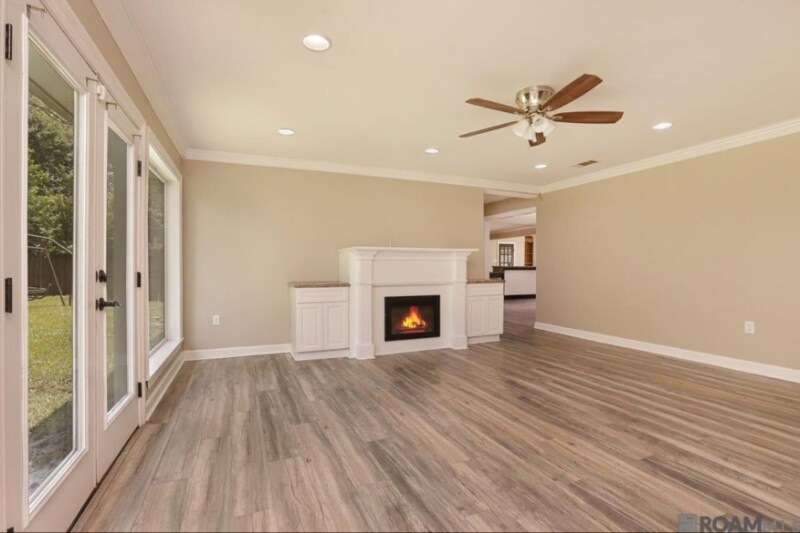 Building Photo - 915 Sharon St