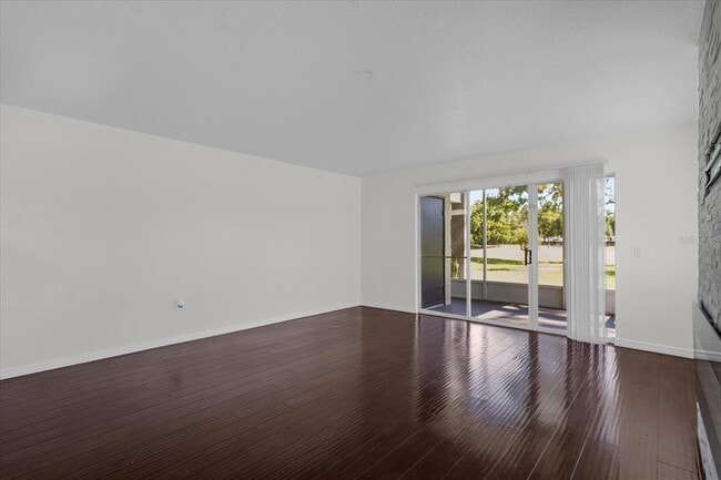 Building Photo - 13953 Fairway Island Dr