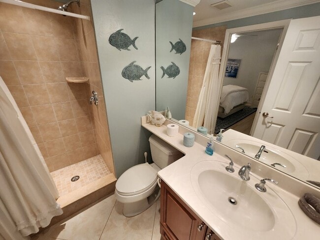 Building Photo - Beautiful Fully Furnished Marker 33 Condo ...