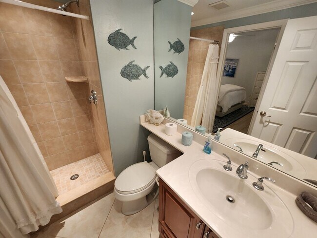 Building Photo - Beautiful Fully Furnished Marker 33 Condo on the water