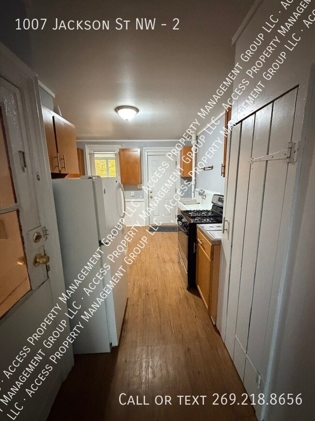 Building Photo - 1007 Jackson St NW