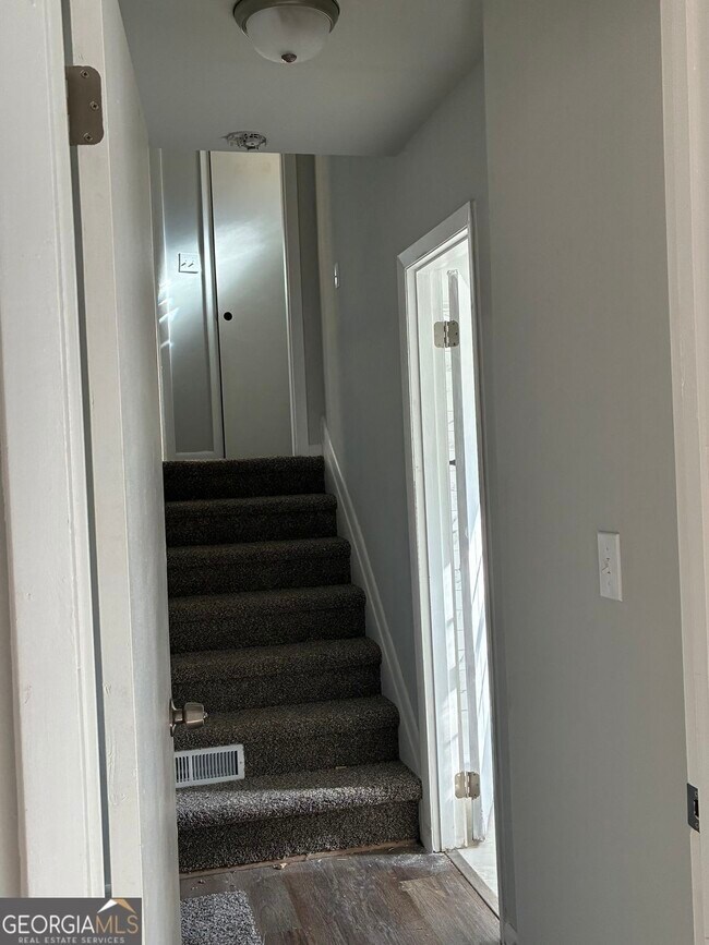 Building Photo - 3992 Maplewood Dr