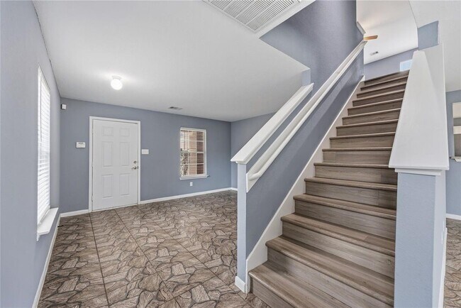 Building Photo - 8143 Sanders Forest Ct