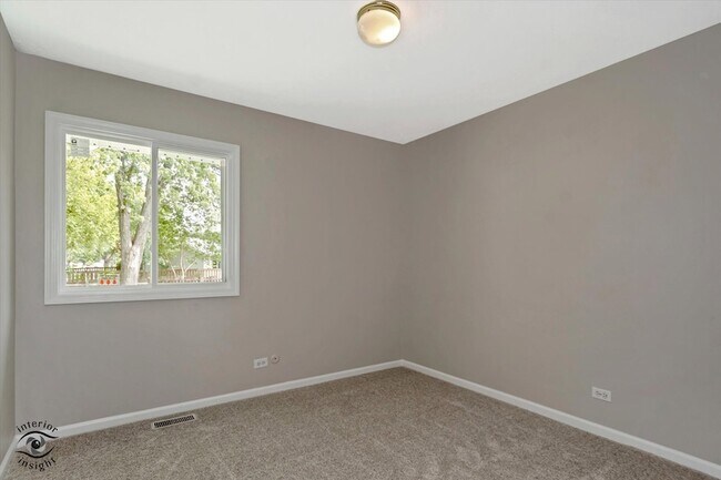 Building Photo - 30W181 Foxboro Ct