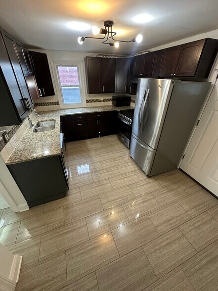 Building Photo - 1928 N Keeler Ave