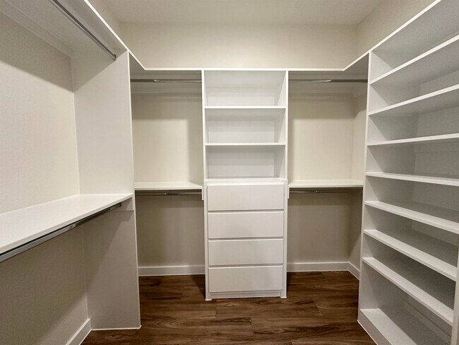 Building Photo - 7524 Cresta Bella Rd