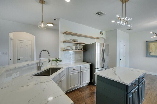 Building Photo - 811 Bedford Ct