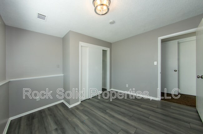 Building Photo - 5450 Atlantic Dr