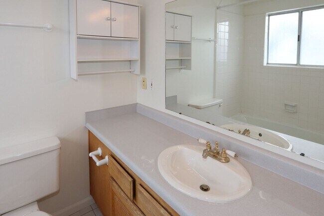 Building Photo - 7831cd - Bickmore, D.