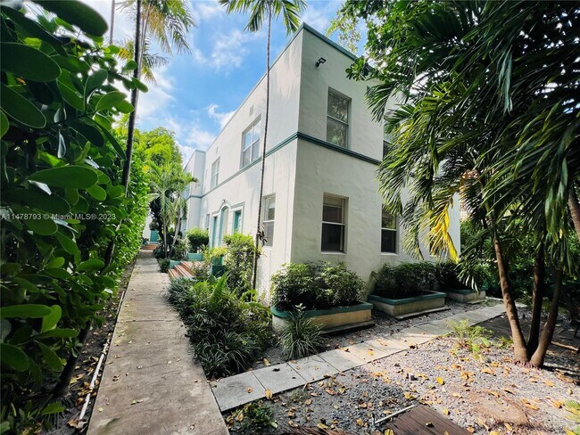 Building Photo - 726 Meridian Ave