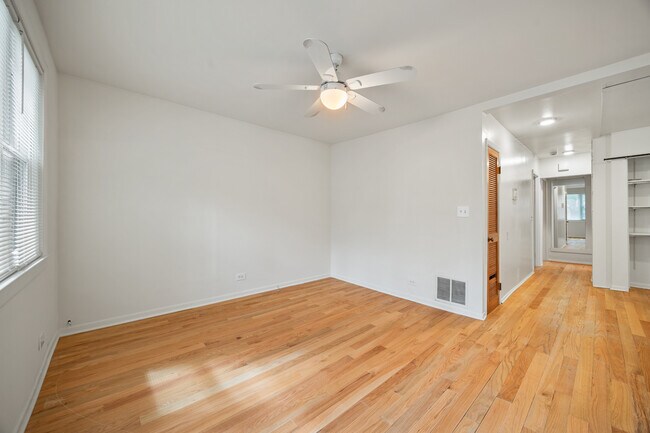 Building Photo - 1011 Garnett Pl