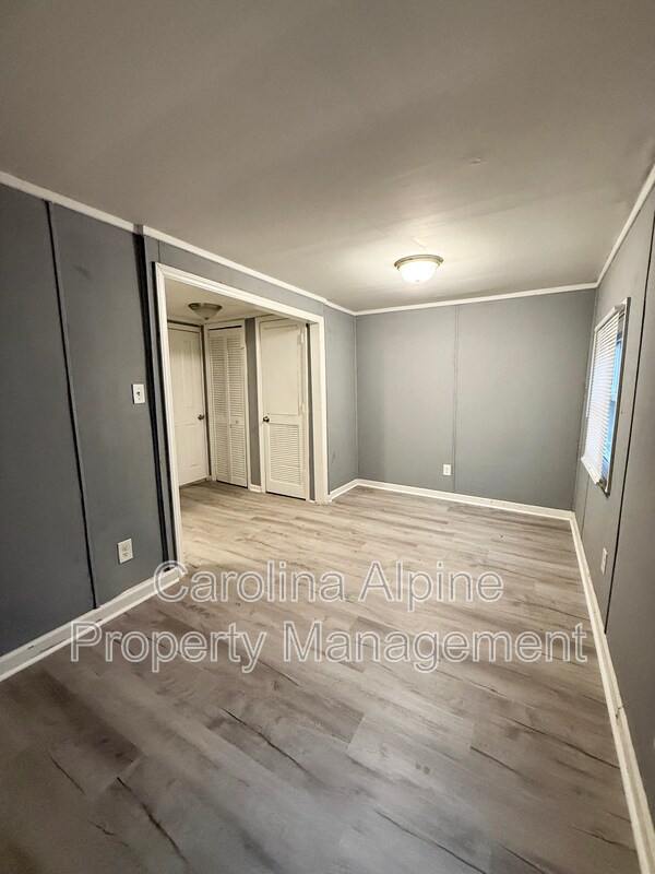 Building Photo - 109 Pine Ave