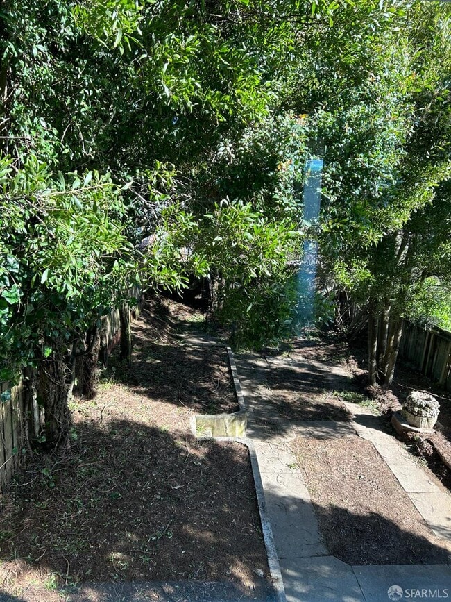 Building Photo - 242 Bright St