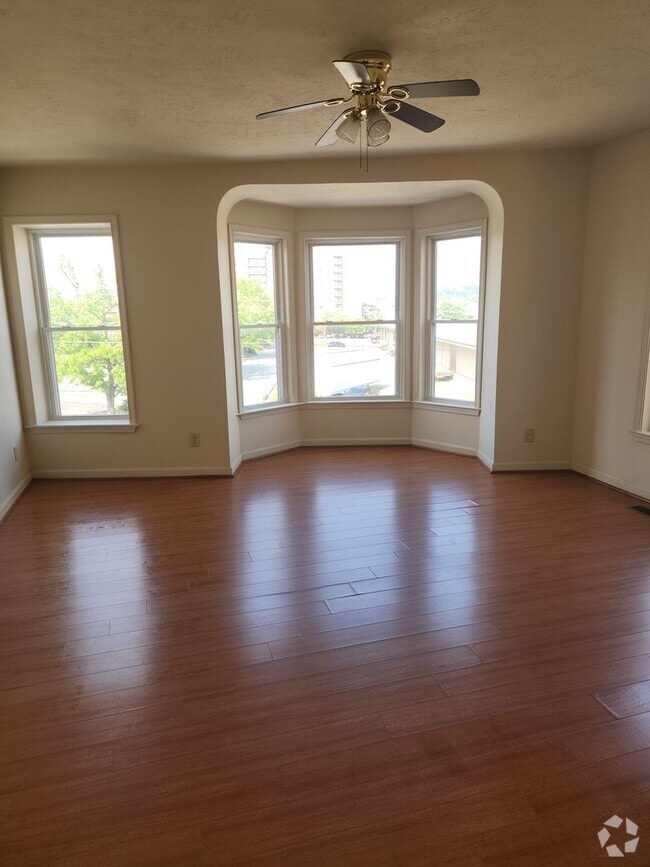 Building Photo - 2 bedroom