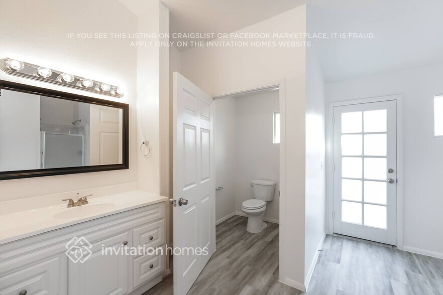 Building Photo - 8226 W Larkspur Dr