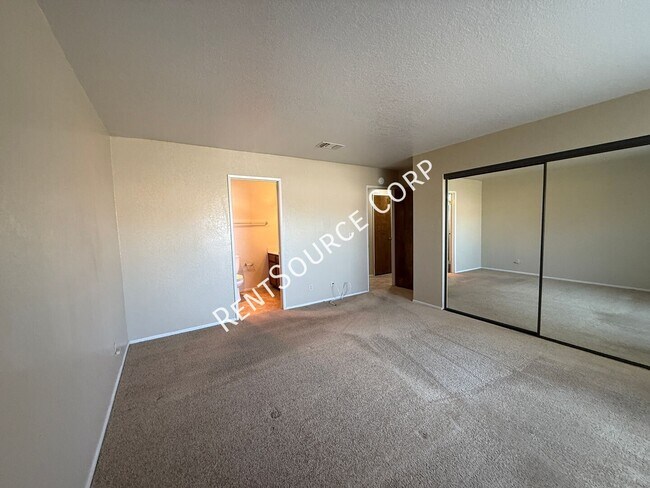 Building Photo - 44861 Laszlo St