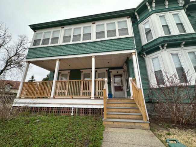 Building Photo - 32 Loomis St