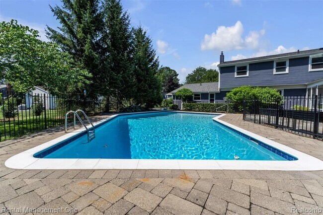 Building Photo - 3015 High Pointe Ct