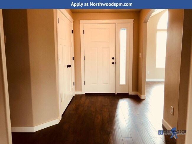 Building Photo - Recently Reduced-Newer 3 bed, 2 Bath Home ...