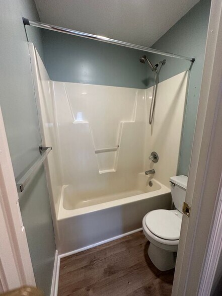 Building Photo - 111B Laura Ln