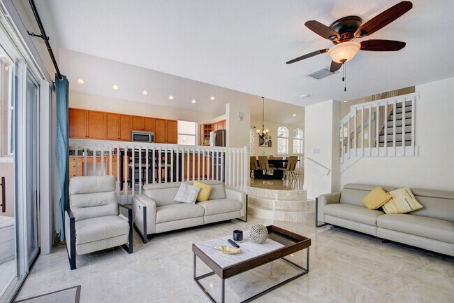 Building Photo - 2418 Westmont Dr