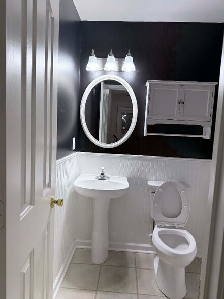 Building Photo - 5425 Port Royal Dr