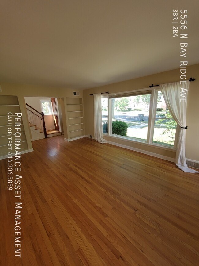 Stylish 3BED/1.5BATH Whitefish Bay Colonial 5556 N Bay Ridge Ave