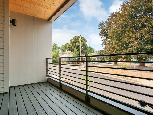 Building Photo - 1711 SE Ramona St