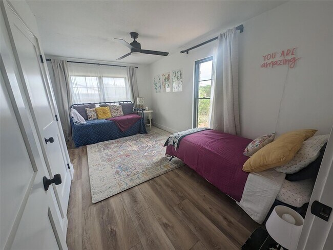 Building Photo - 306 Deer Creek Cir