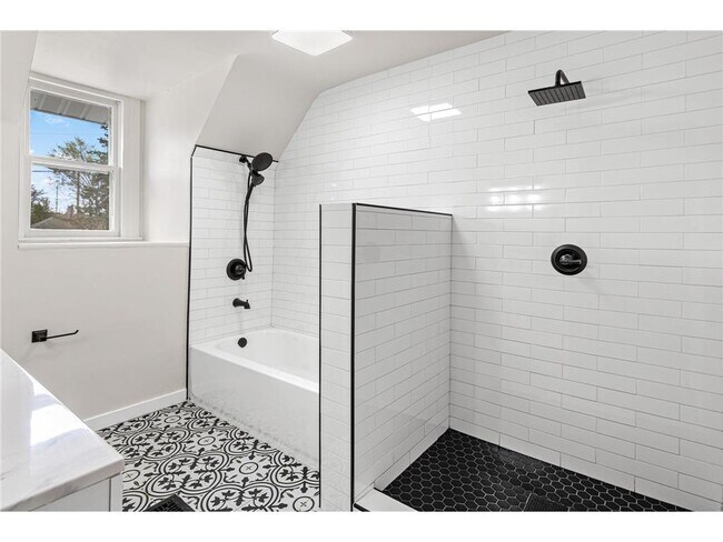 Building Photo - 3401 Pillsbury Ave