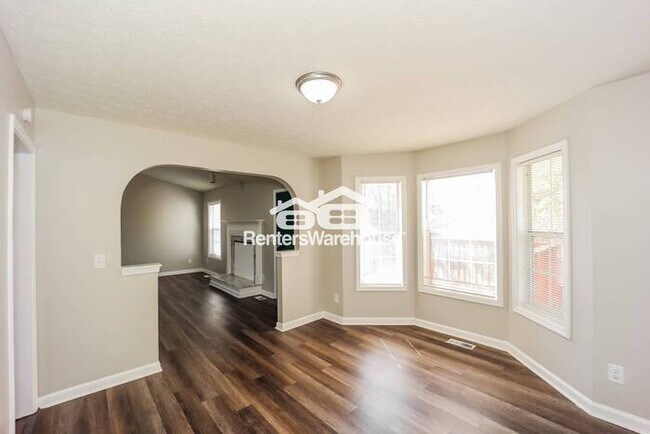 Building Photo - HUGE 3x3  Split Level Home in Whaleys Lake...