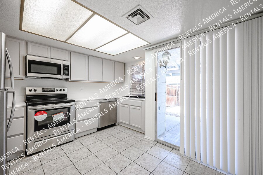 Building Photo - 10100 N 89th Ave