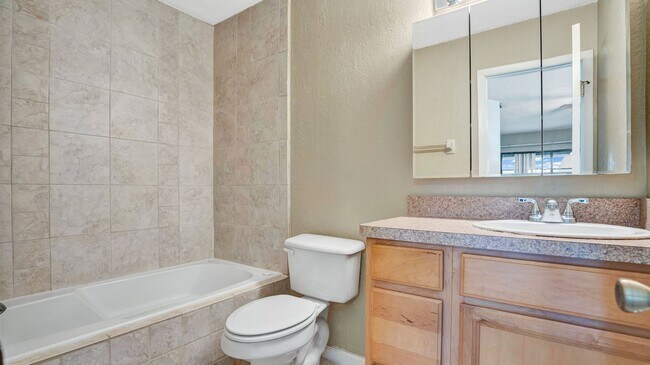 Building Photo - 6019 Scotchwood Glen