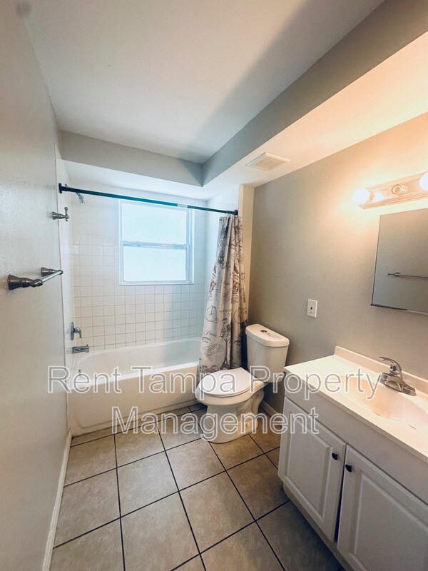 Building Photo - 2475 18th Ave S