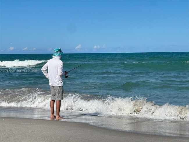 Building Photo - 5047 N Hwy A1A