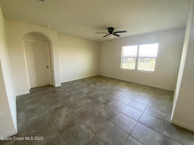 Building Photo - 510 Old Country SE Rd