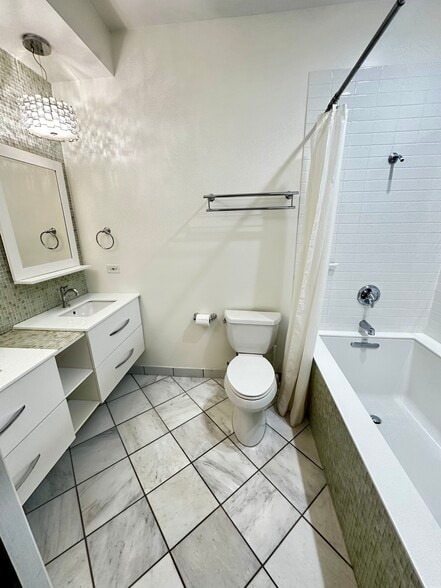 Building Photo - 1547 N North Park Ave