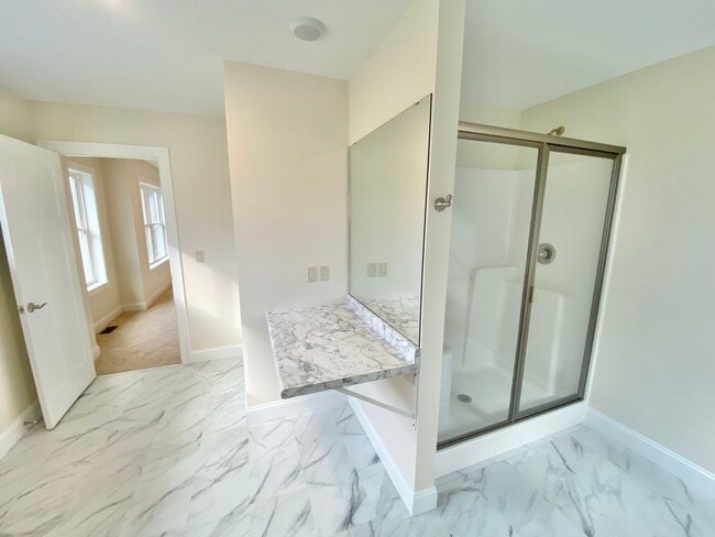 Building Photo - 3 Bedroom Townhouse Essex Junction VT Avai...